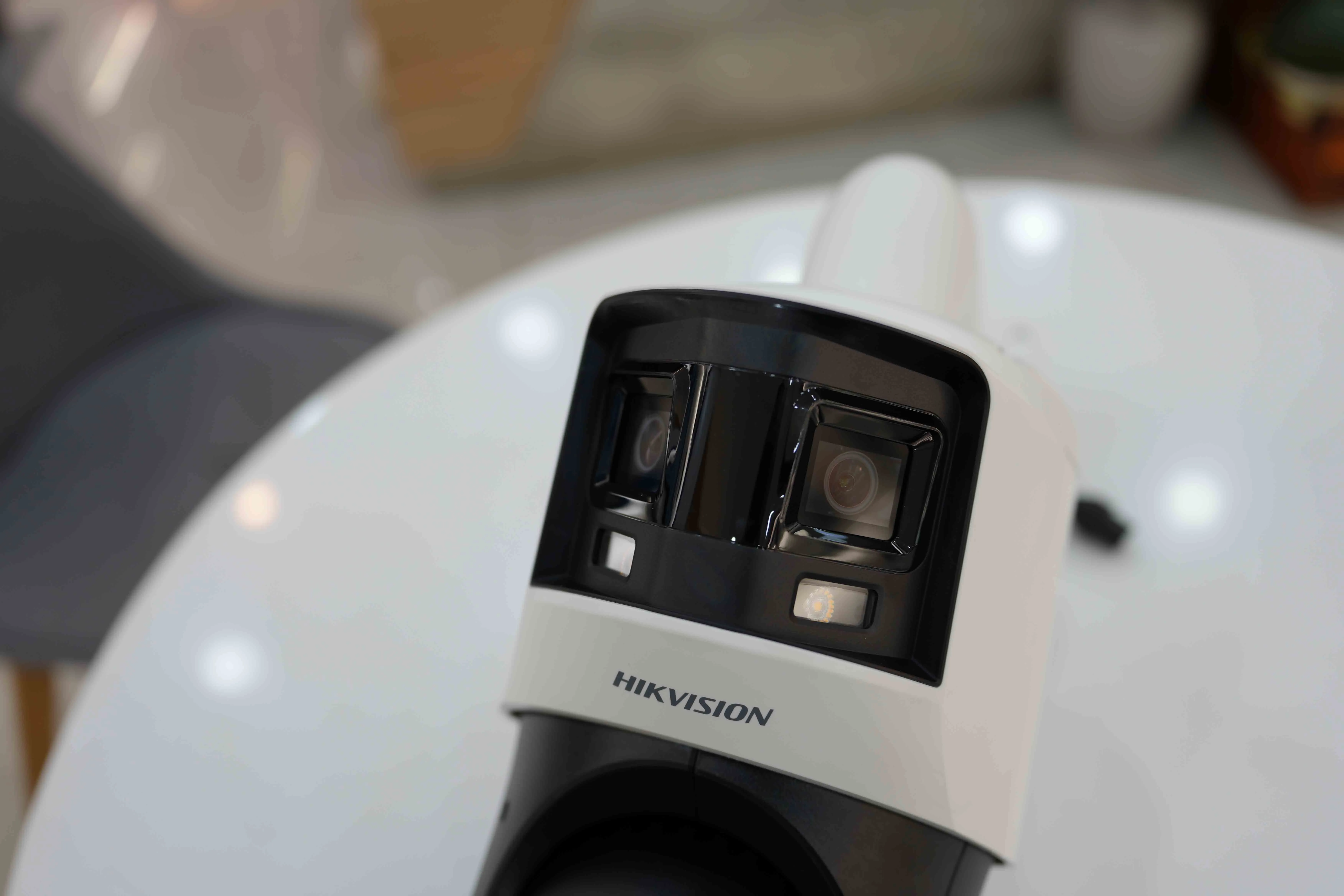 Cụm 2 cảm biến toàn cảnh 6MP TandemVu cho góc nhìn 180 độ, hỗ trợ ColorVu trong giải pháp camera hikvision an toàn