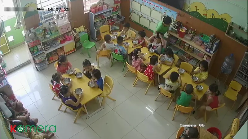Quan sát sân trường bằng camera Hikvision – hình ảnh sắc nét ban ngày