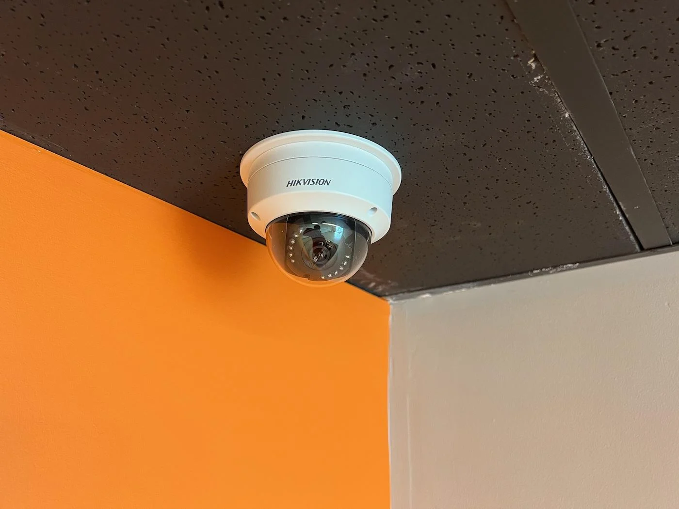 Camera IP 2MP bán cầu HIKVISION DS-2CD1121G0-I